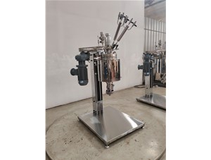 5L不銹鋼手動升降翻轉(zhuǎn)反應(yīng)釜已完工發(fā)往大連